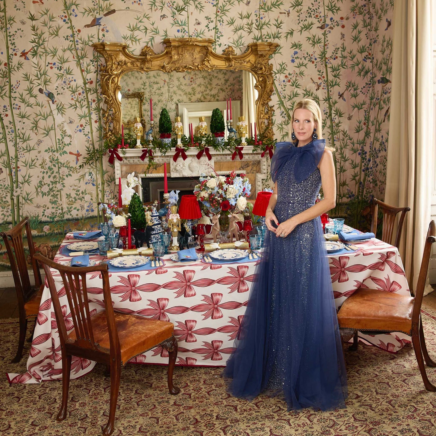 Elizabeth Blue Garland Dinner Plate