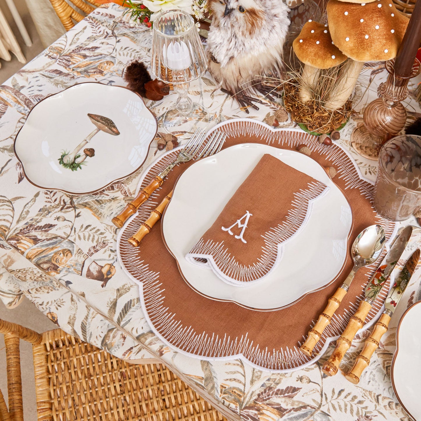 Scalloped Mushroom Starter Plate (Brown)