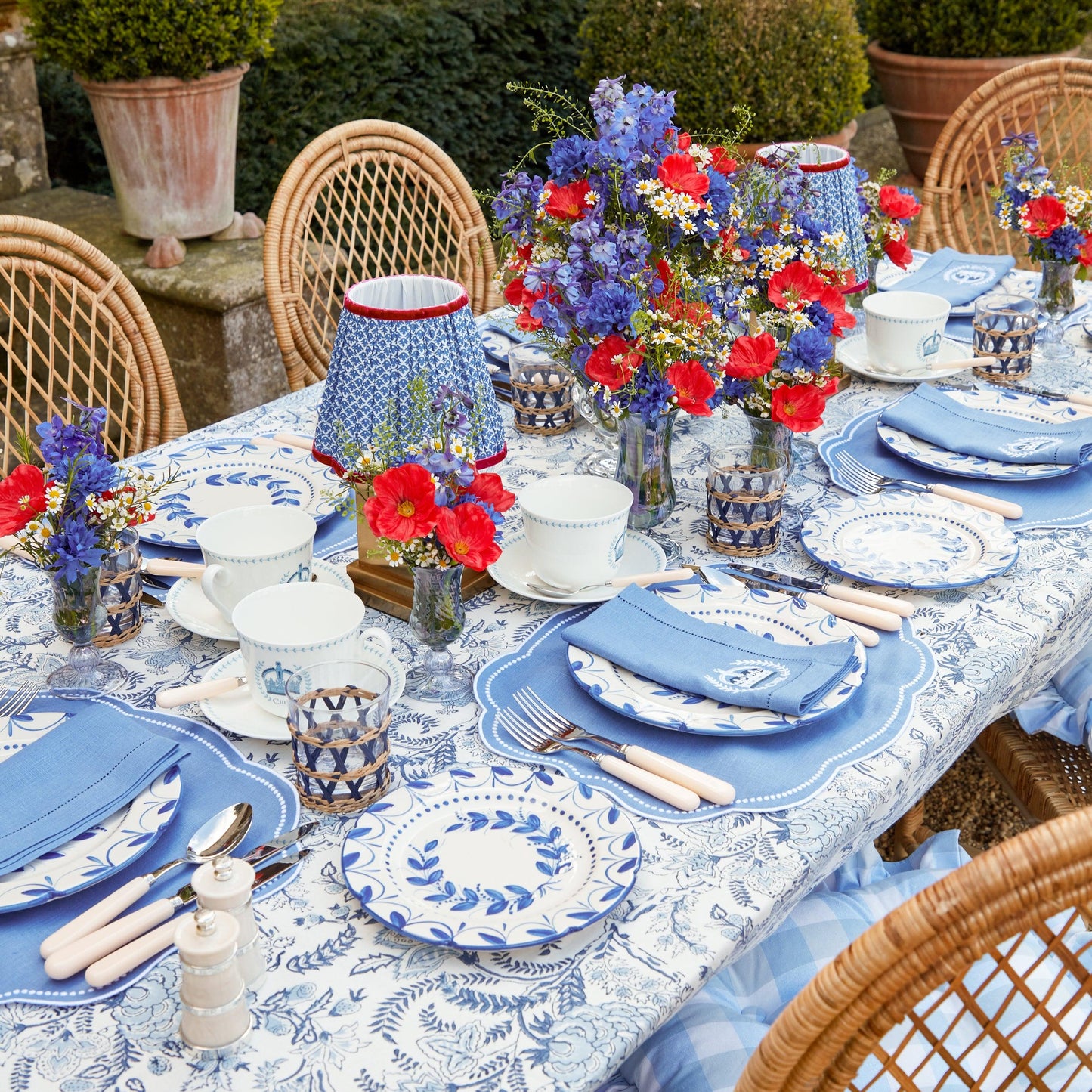 Elizabeth Blue Garland Starter Plate