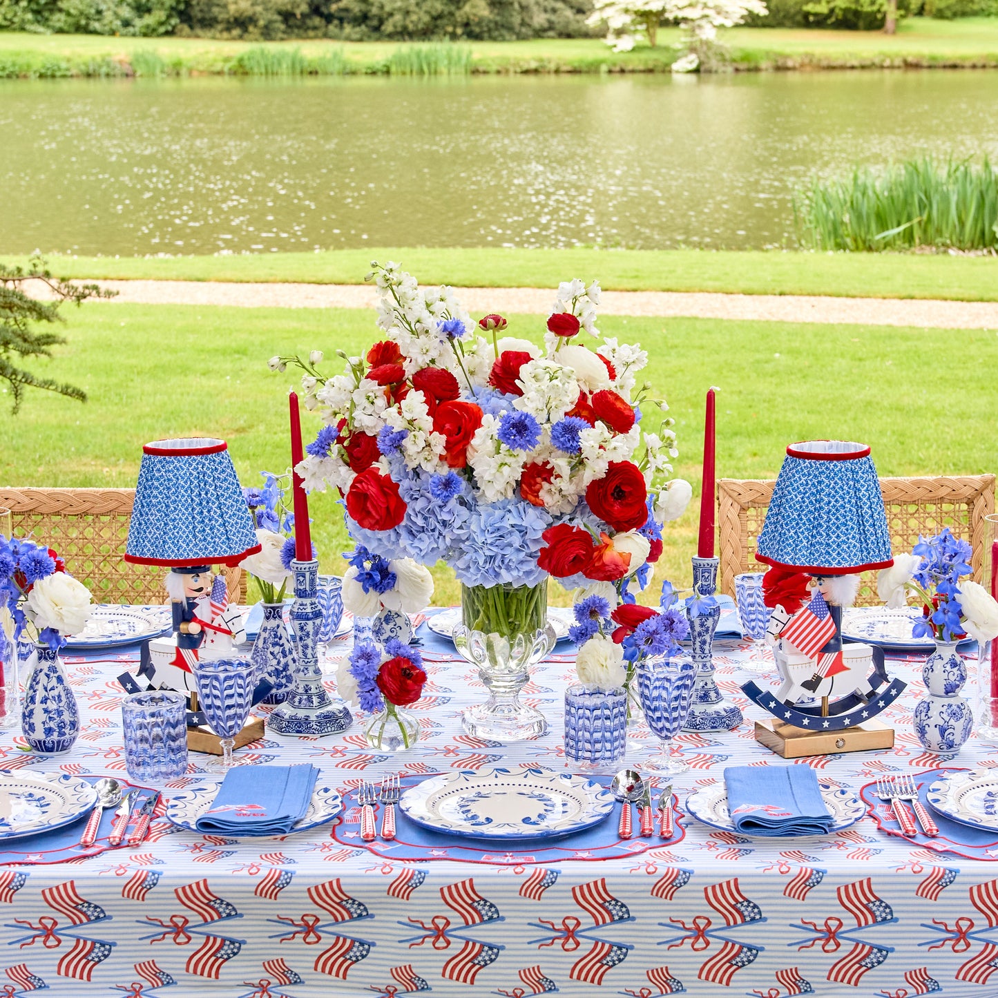 Elizabeth Blue Garland Starter Plates (Set of 4)
