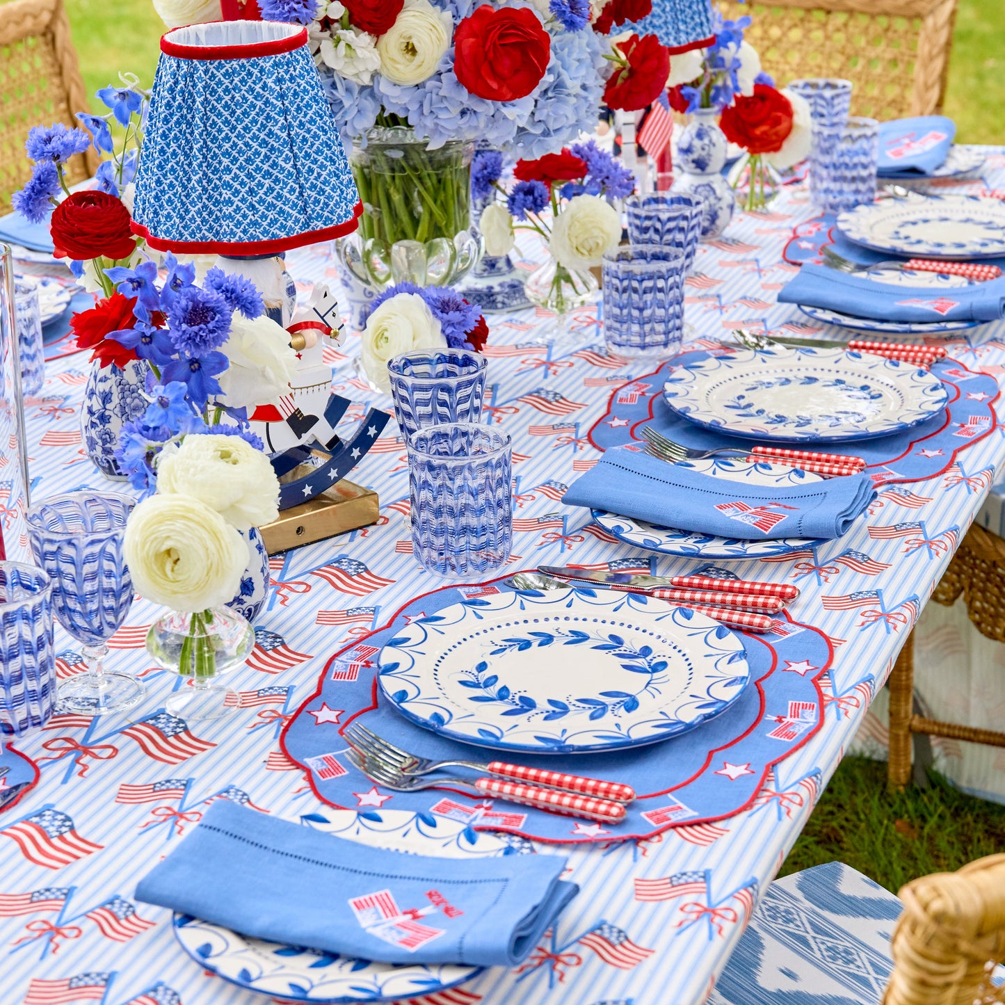 Elizabeth Blue Garland Starter Plates (Set of 4)