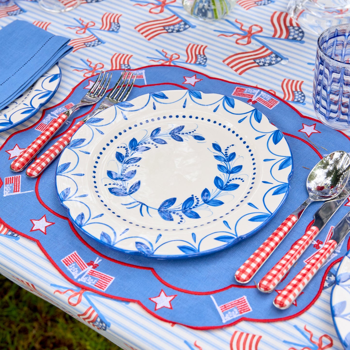 Elizabeth Blue Garland Starter Plate