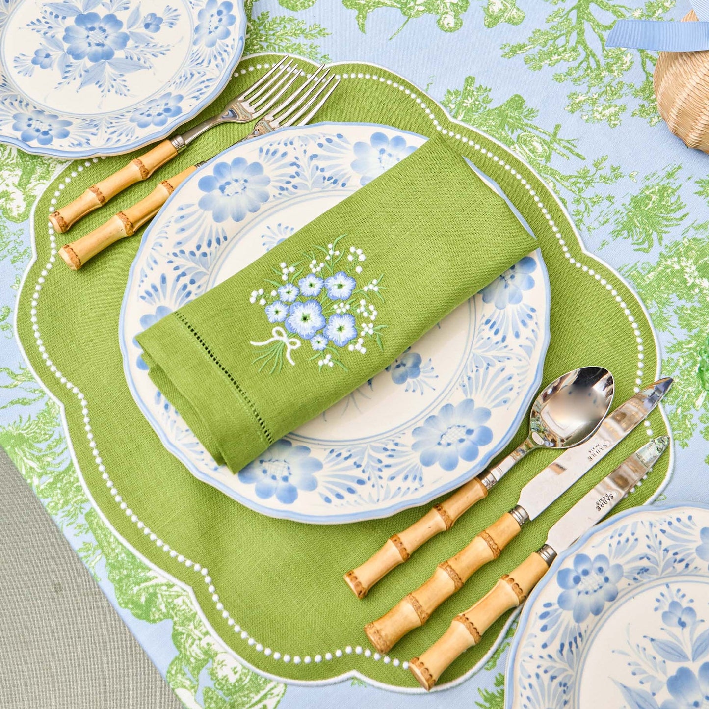 Green Floral Embroidered Linen Napkins (Set of 4)