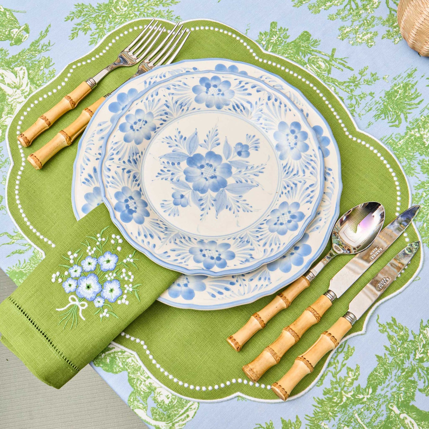 Green Floral Embroidered Linen Napkins (Set of 4)