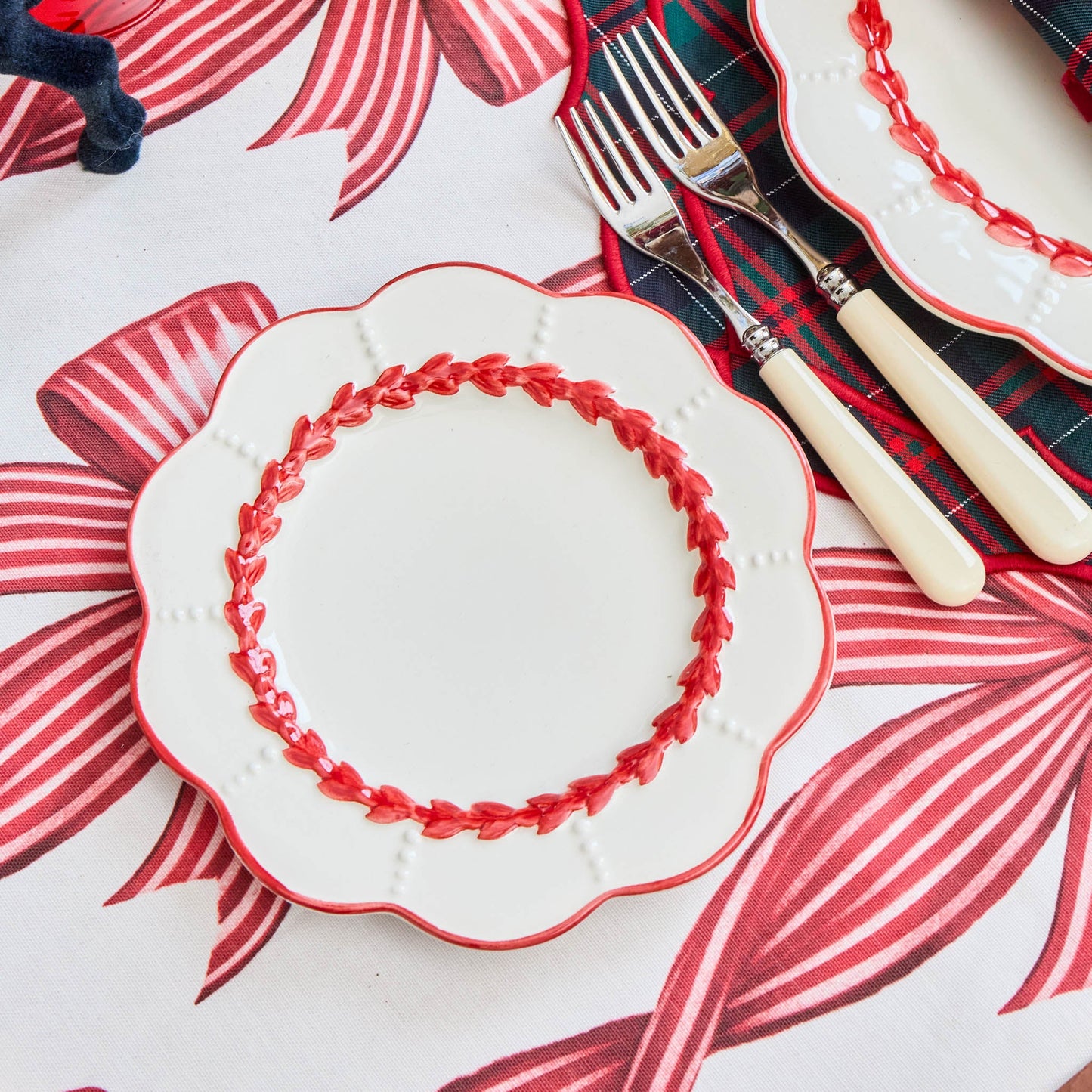 Red Laurel Starter Plate