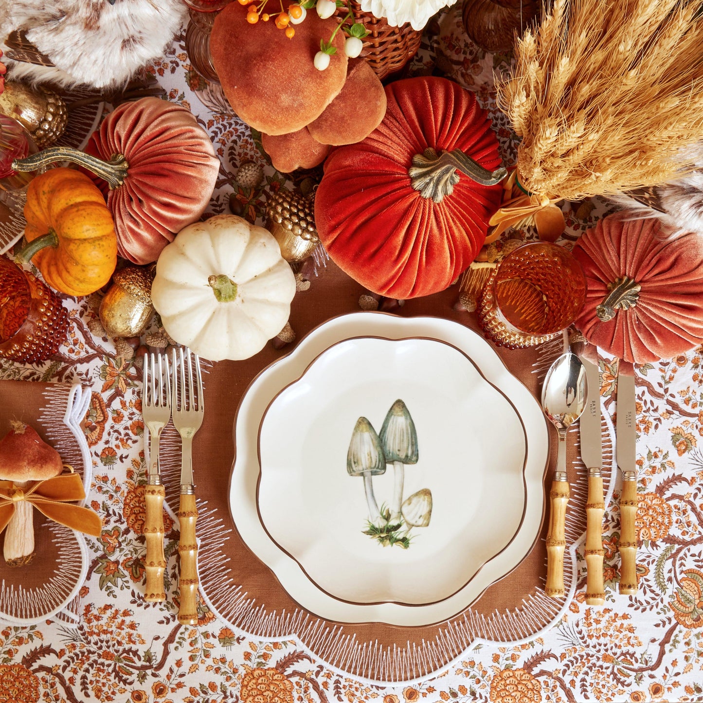 Scalloped Mushroom Starter Plate (Grey)
