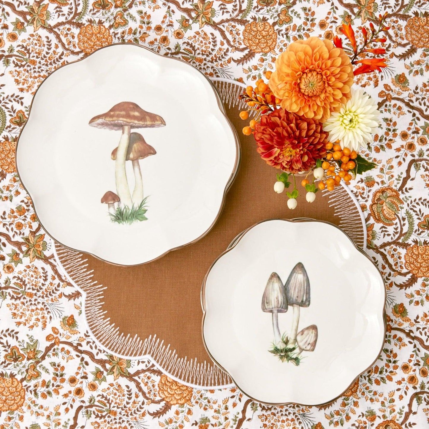 Scalloped Mushroom Starter Plate (Grey)