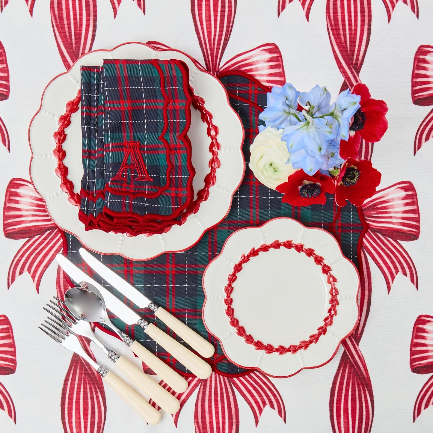 Red Laurel Starter Plates (Set of 4)
